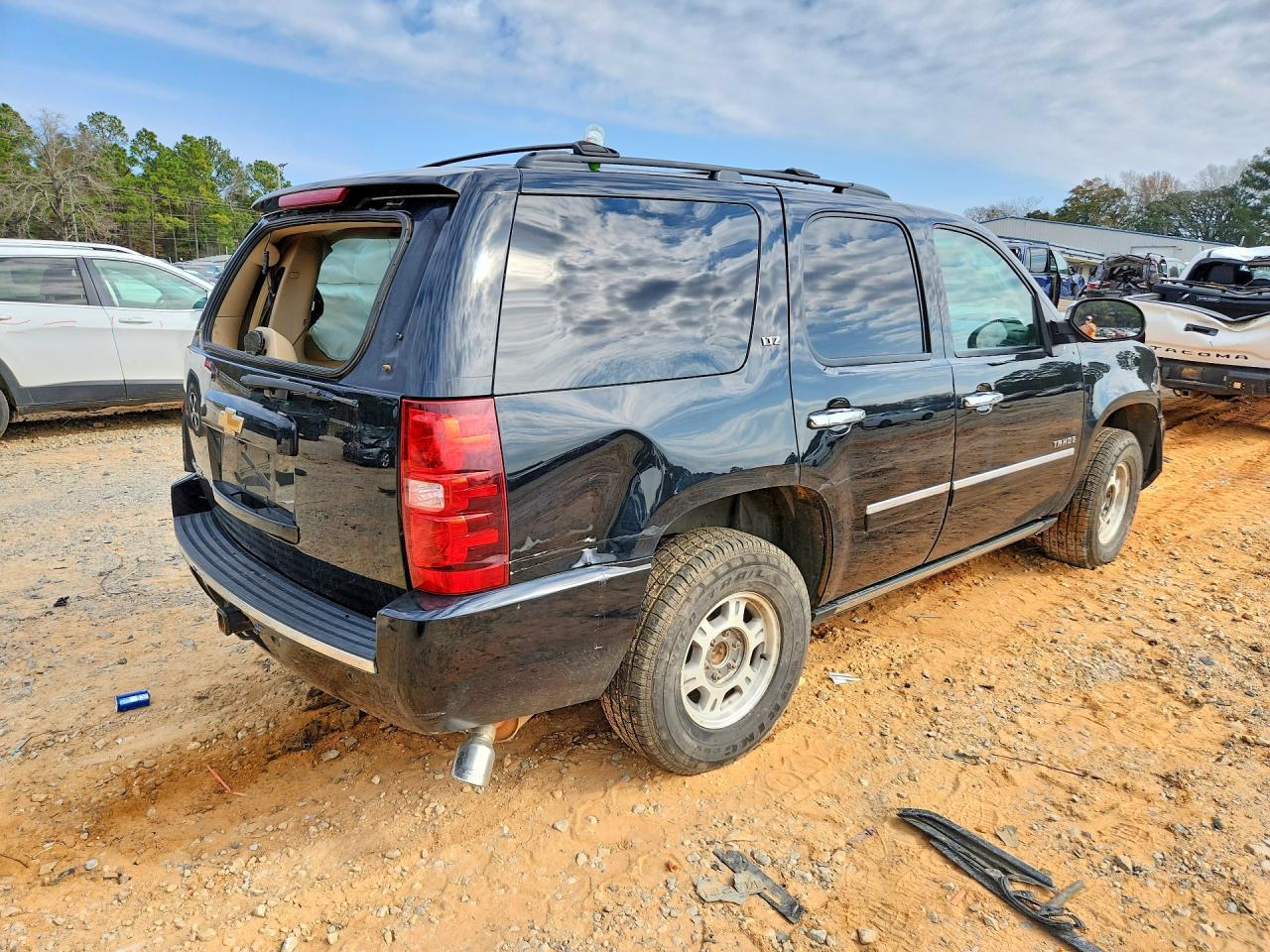 2014 Chevrolet Tahoe C1500 Ltz - Image 3