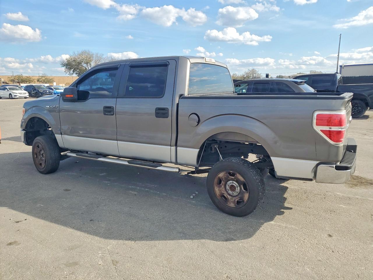 2010 Ford F150 Supercrew - Image 2