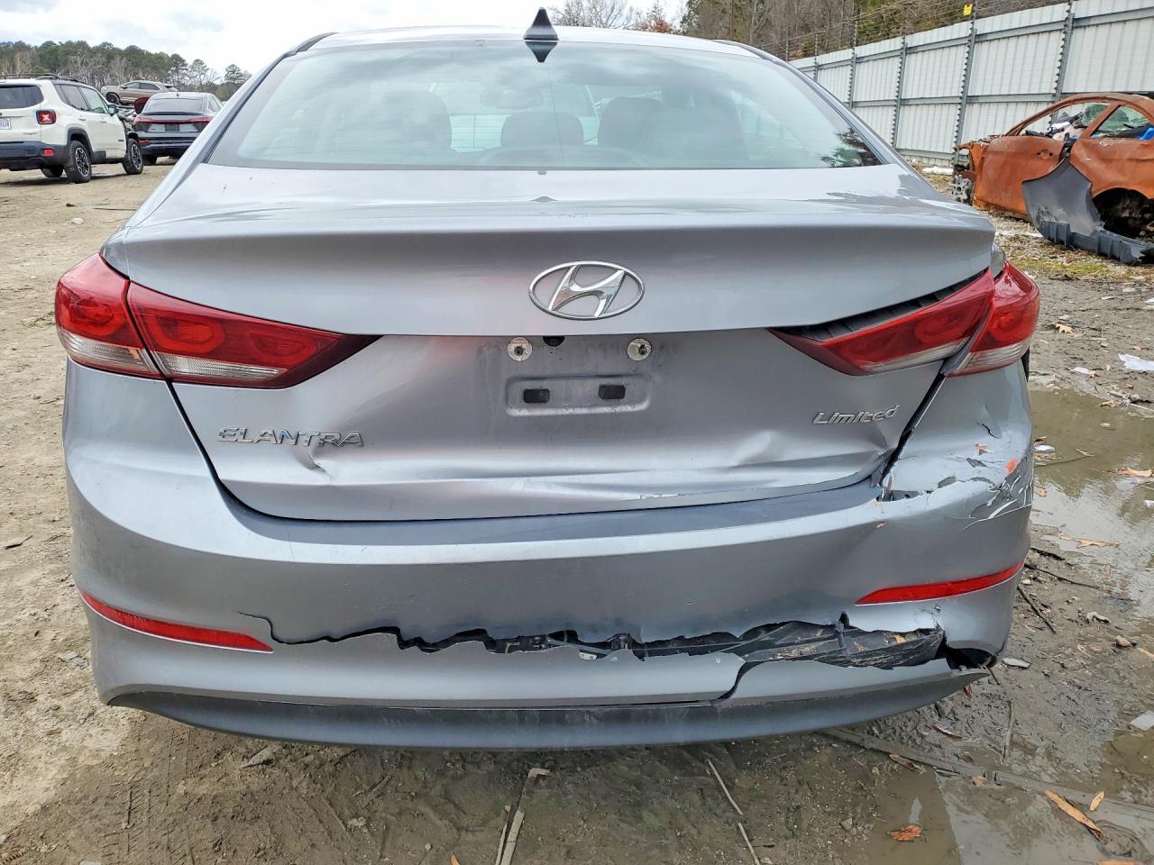 2017 Hyundai Elantra - Фото 6
