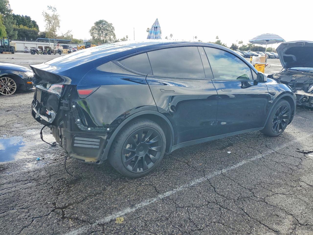 2023 Tesla Model Y - Image 3