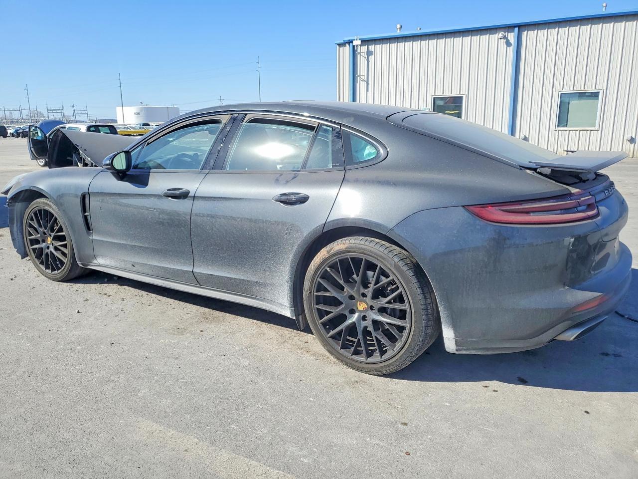 2017 Porsche Panamera - Image 2
