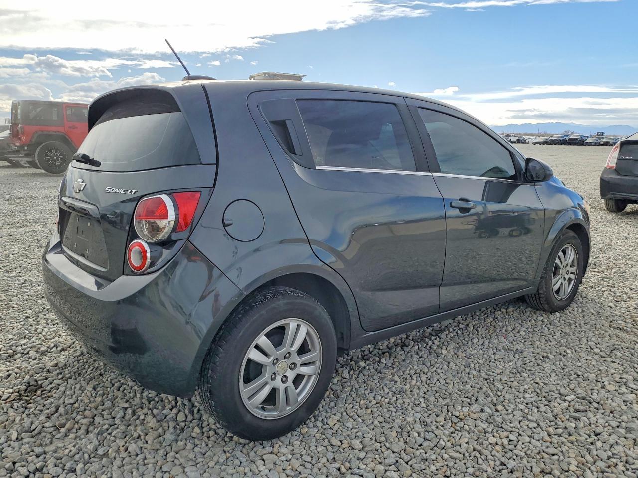 2016 Chevrolet Sonic Lt - Image 3
