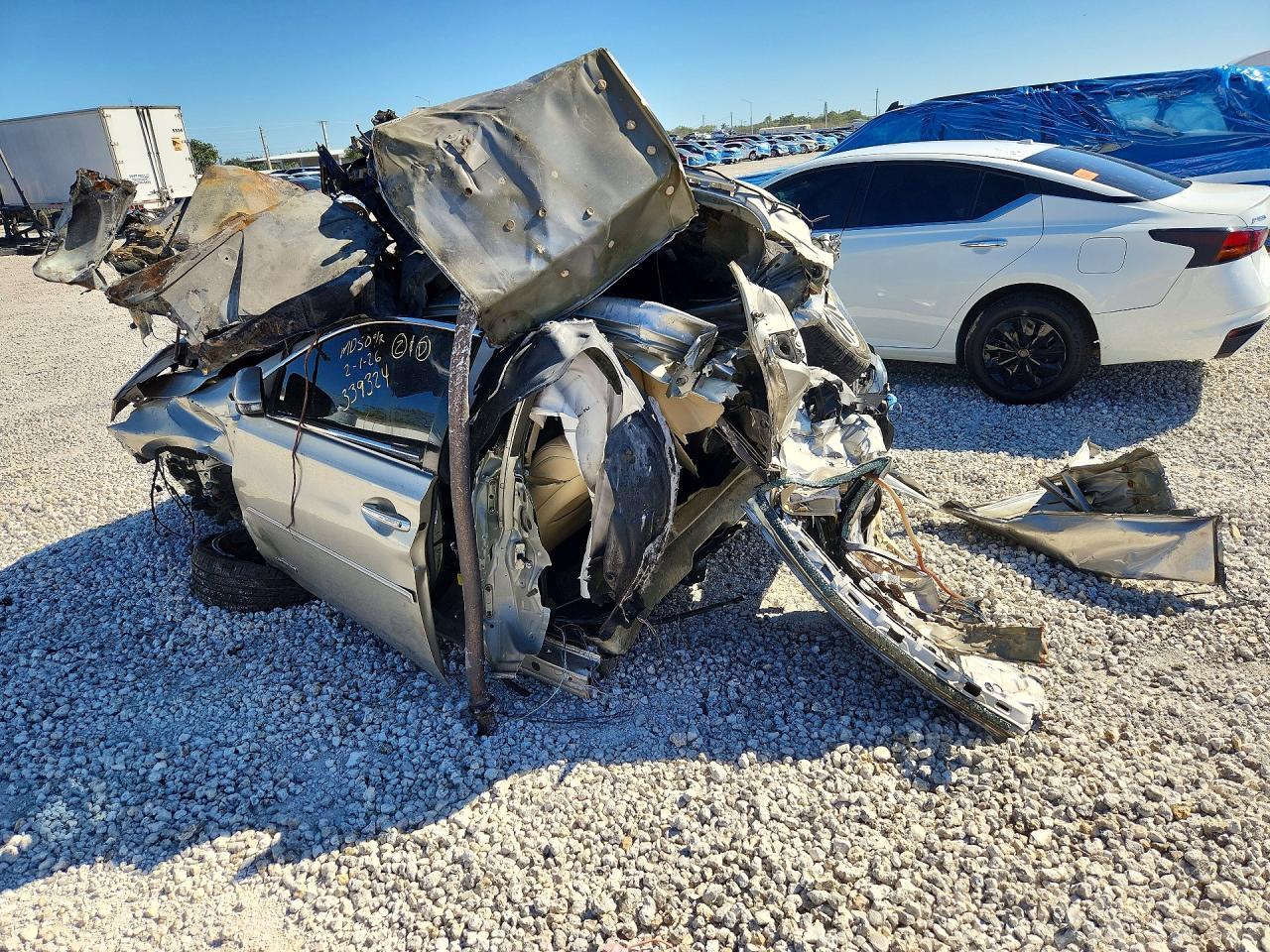 2014 Toyota Avalon Hybrid - Image 2