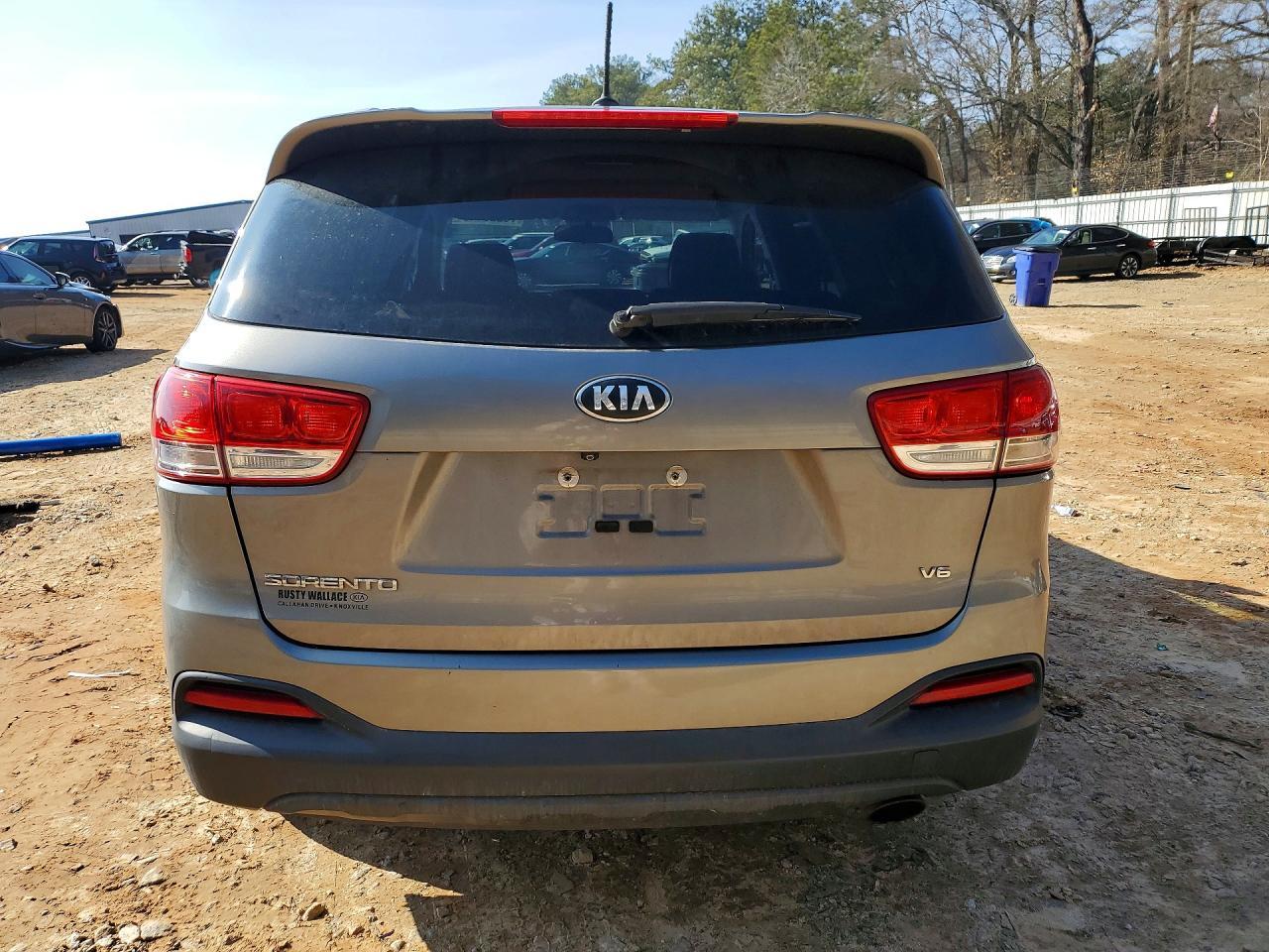2016 Kia Sorento - Image 6