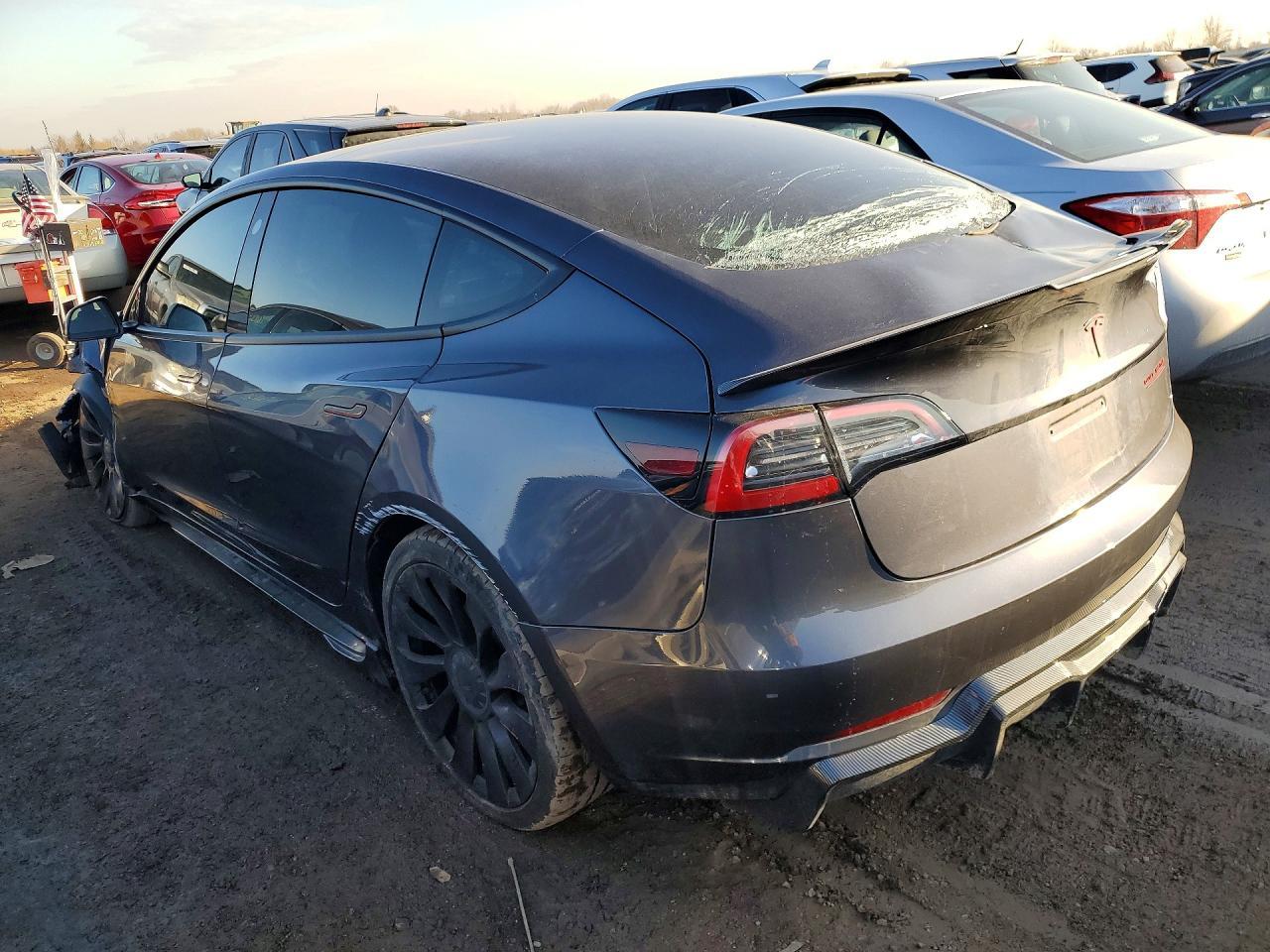 2023 Tesla Model 3 - Фото 2