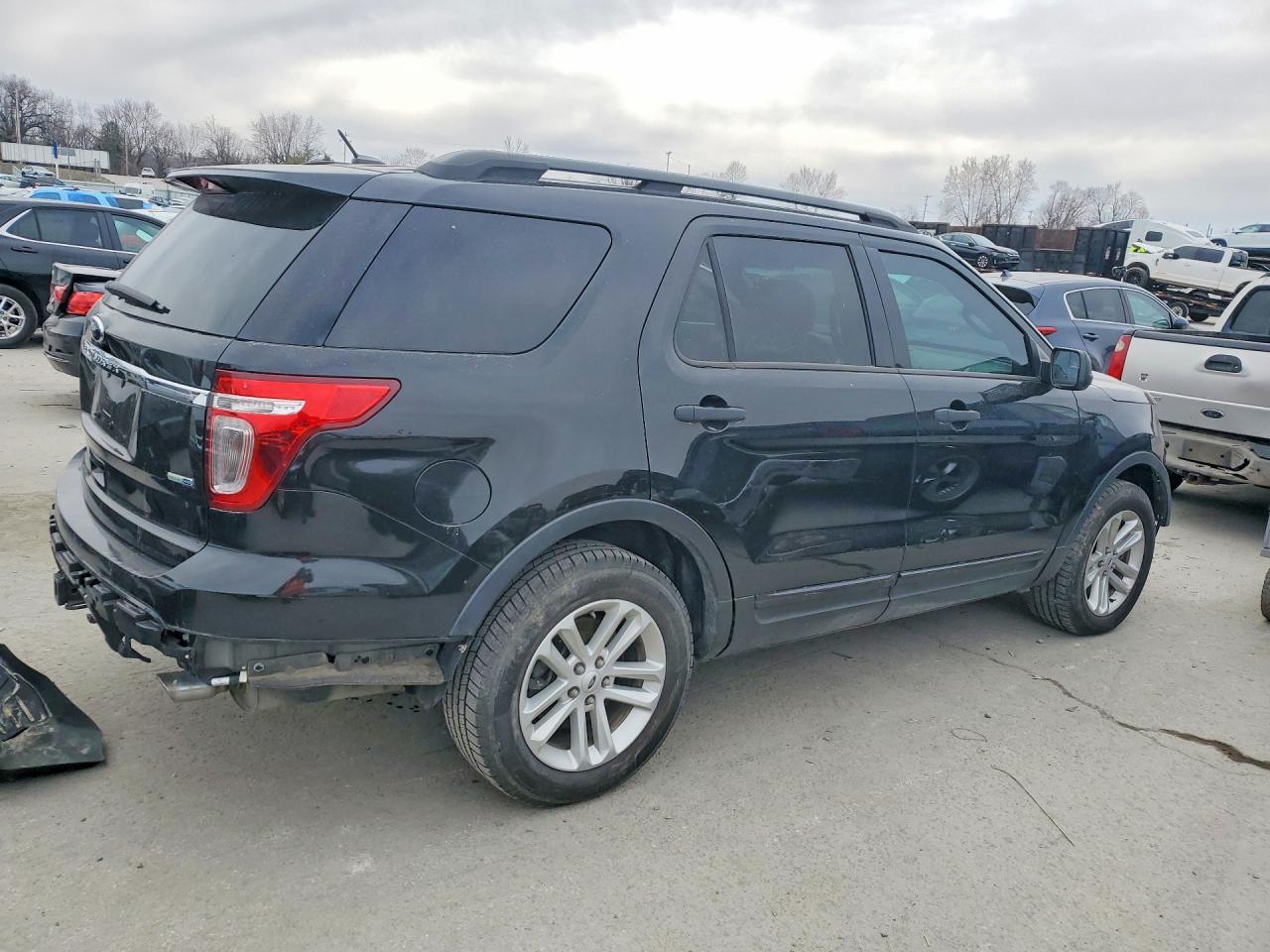 2015 Ford Explorer - Фото 3