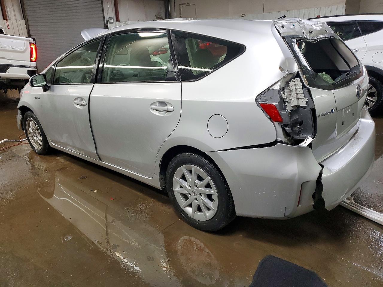 2012 Toyota Prius V - Фото 2