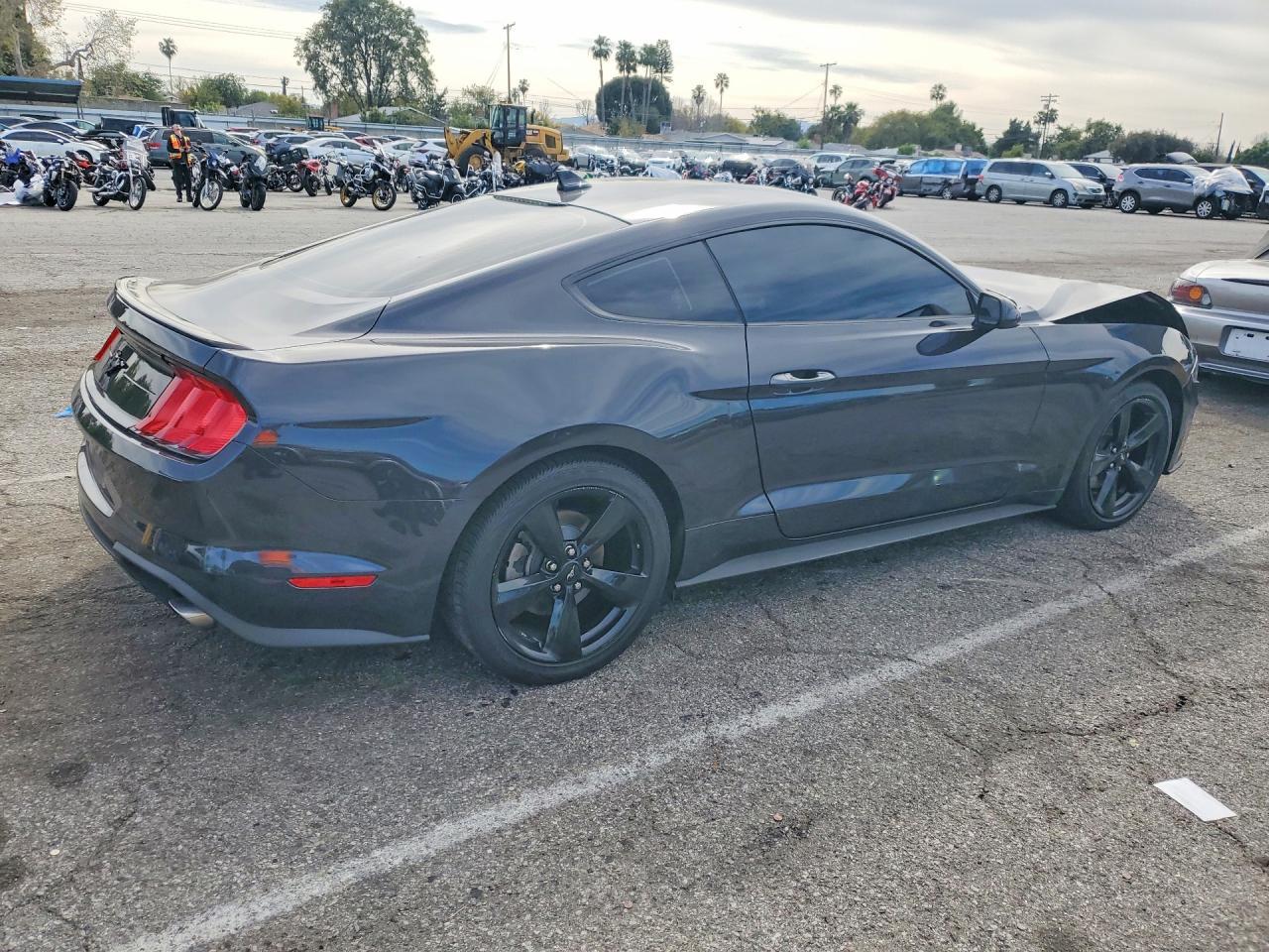 2022 Ford Mustang - Image 3