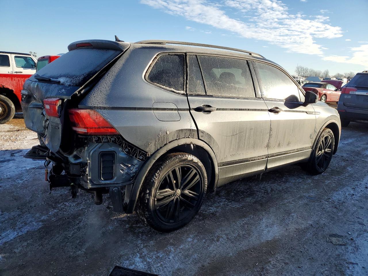 2022 Volkswagen Tiguan - Фото 3