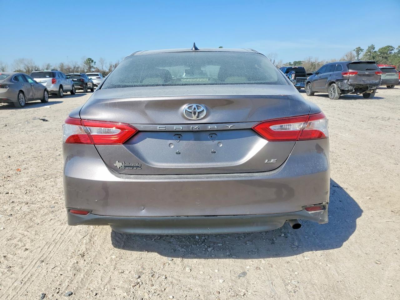 2019 Toyota Camry Le - Фото 6