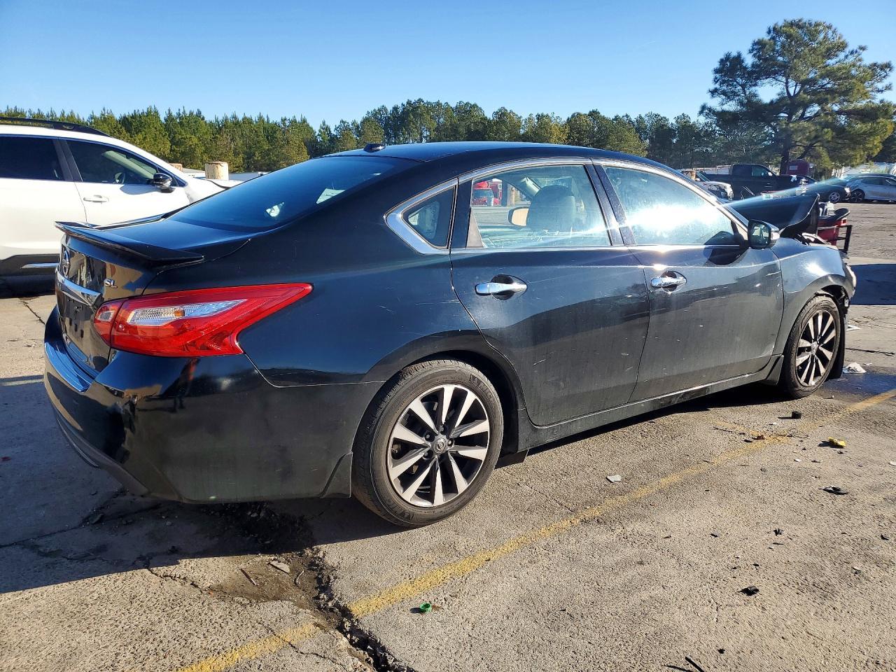 2017 Nissan Altima - Image 3