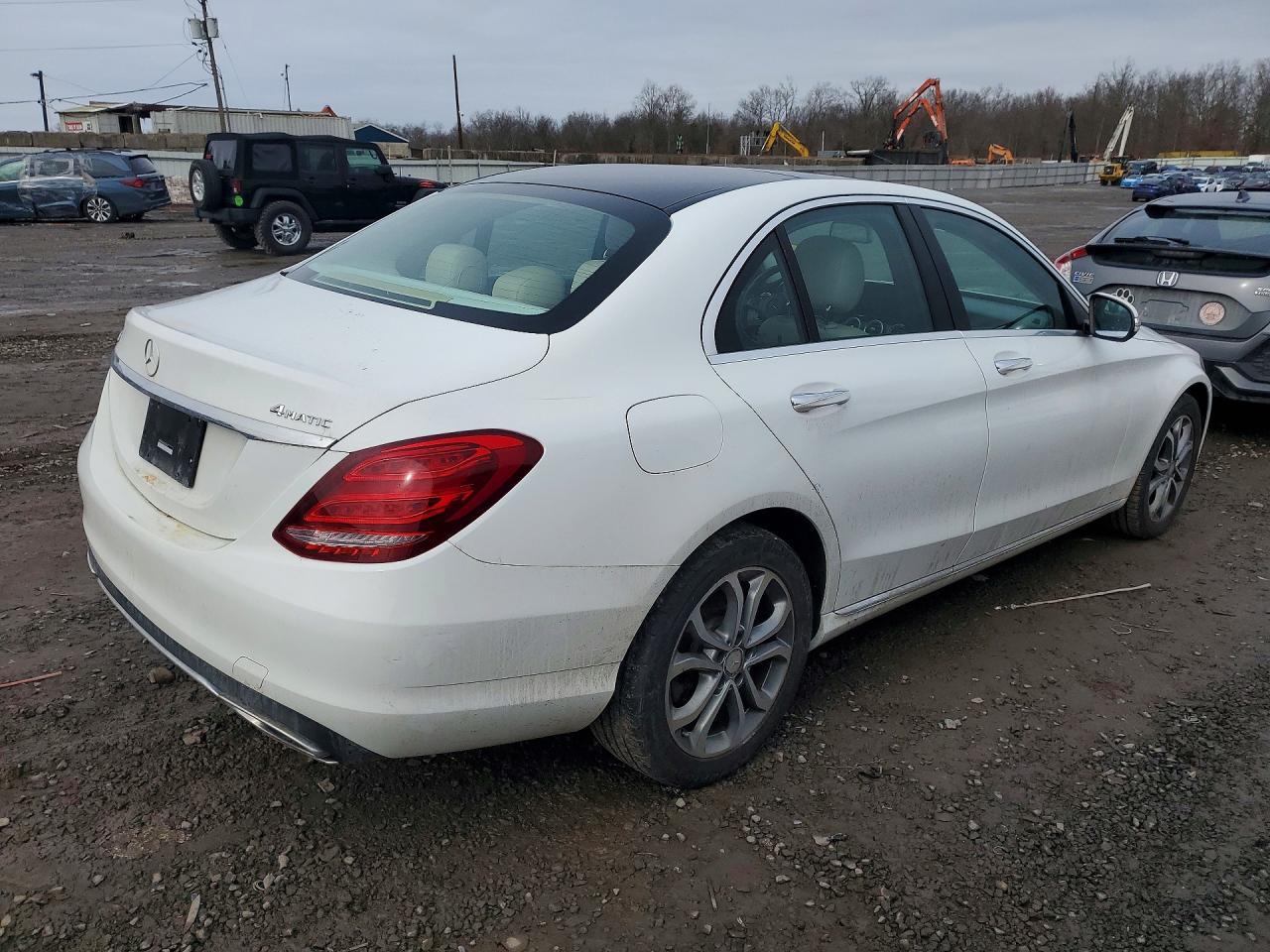 2015 Mercedes-Benz C 300 4Matic - Фото 3
