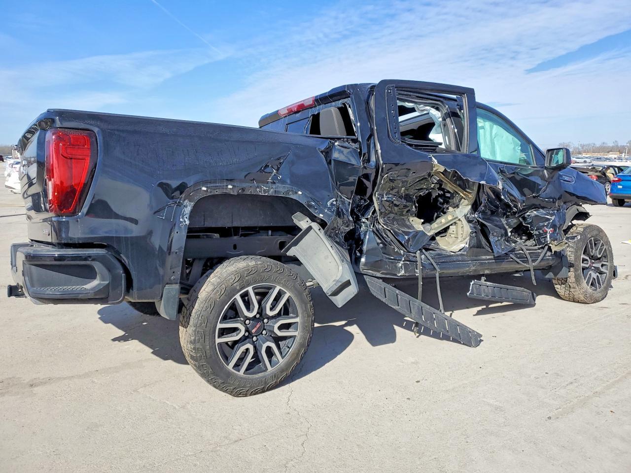 2023 GMC Sierra K1500 At4 - Фото 3