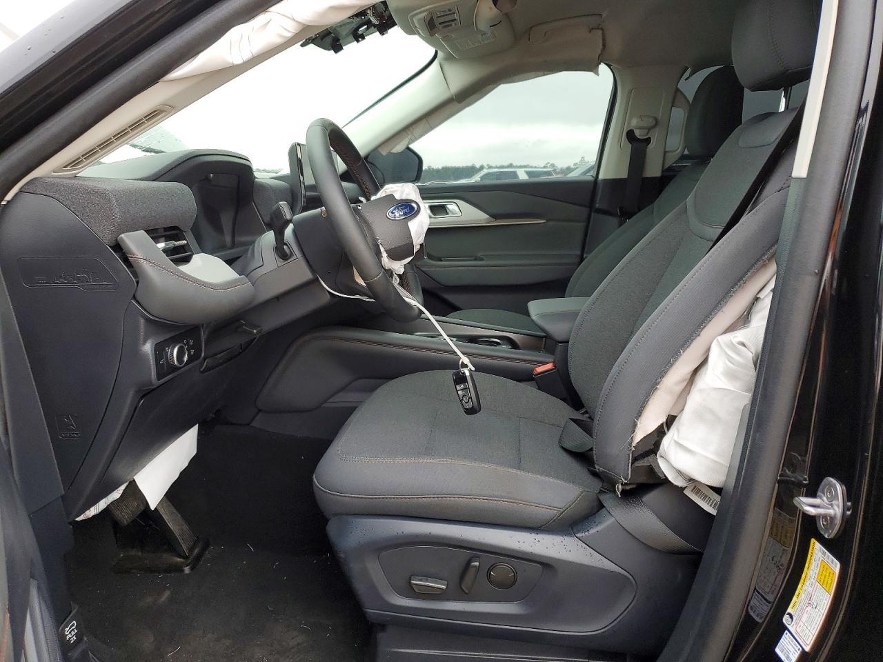 2025 Ford Explorer Active - Image 7