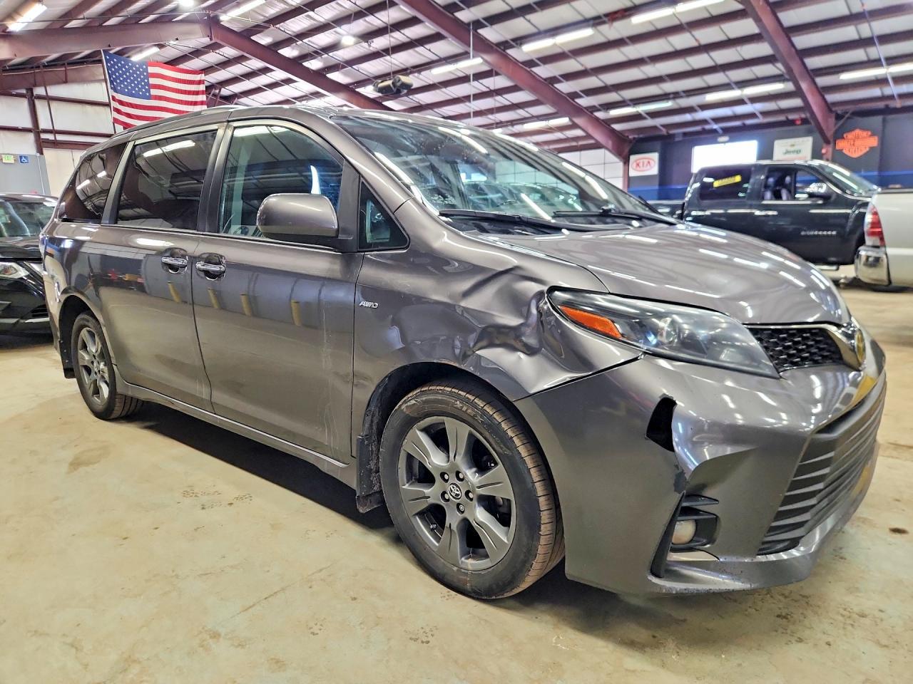 2020 Toyota Sienna Se - Image 4