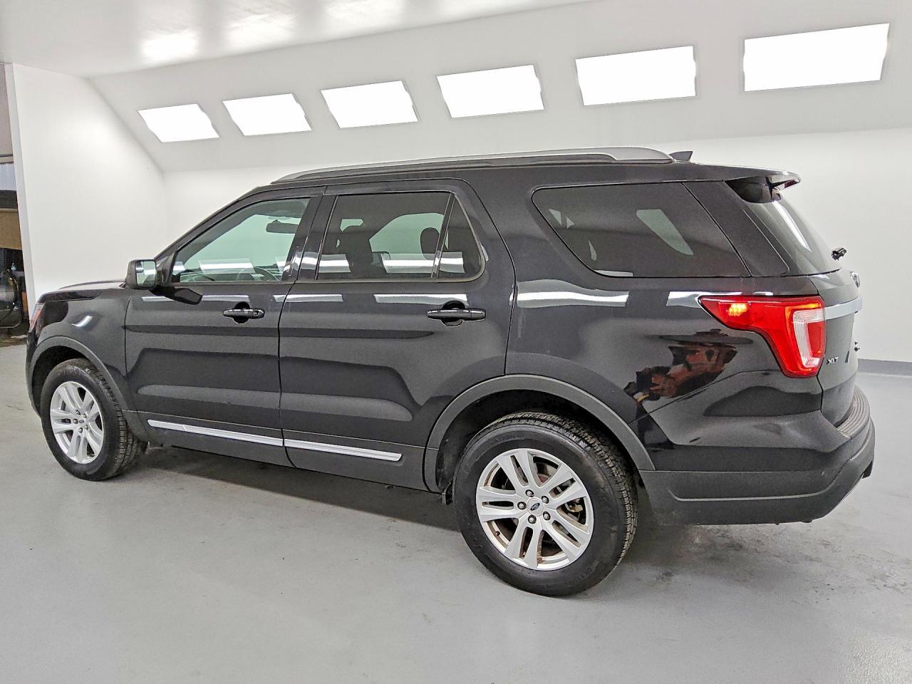 2019 Ford Explorer Xlt - Фото 2