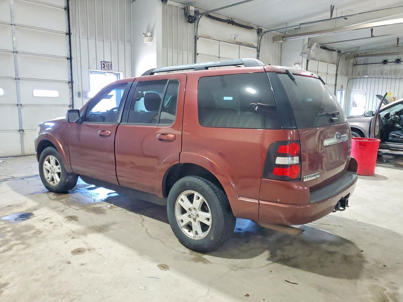 2010 Ford Explorer Xlt - Фото 2