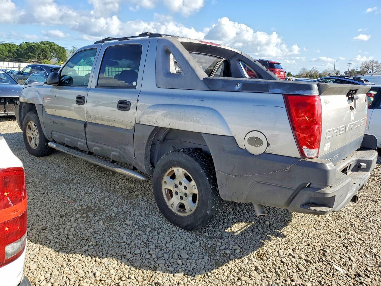 2006 Chevrolet Avalanche C1500 - Image 2