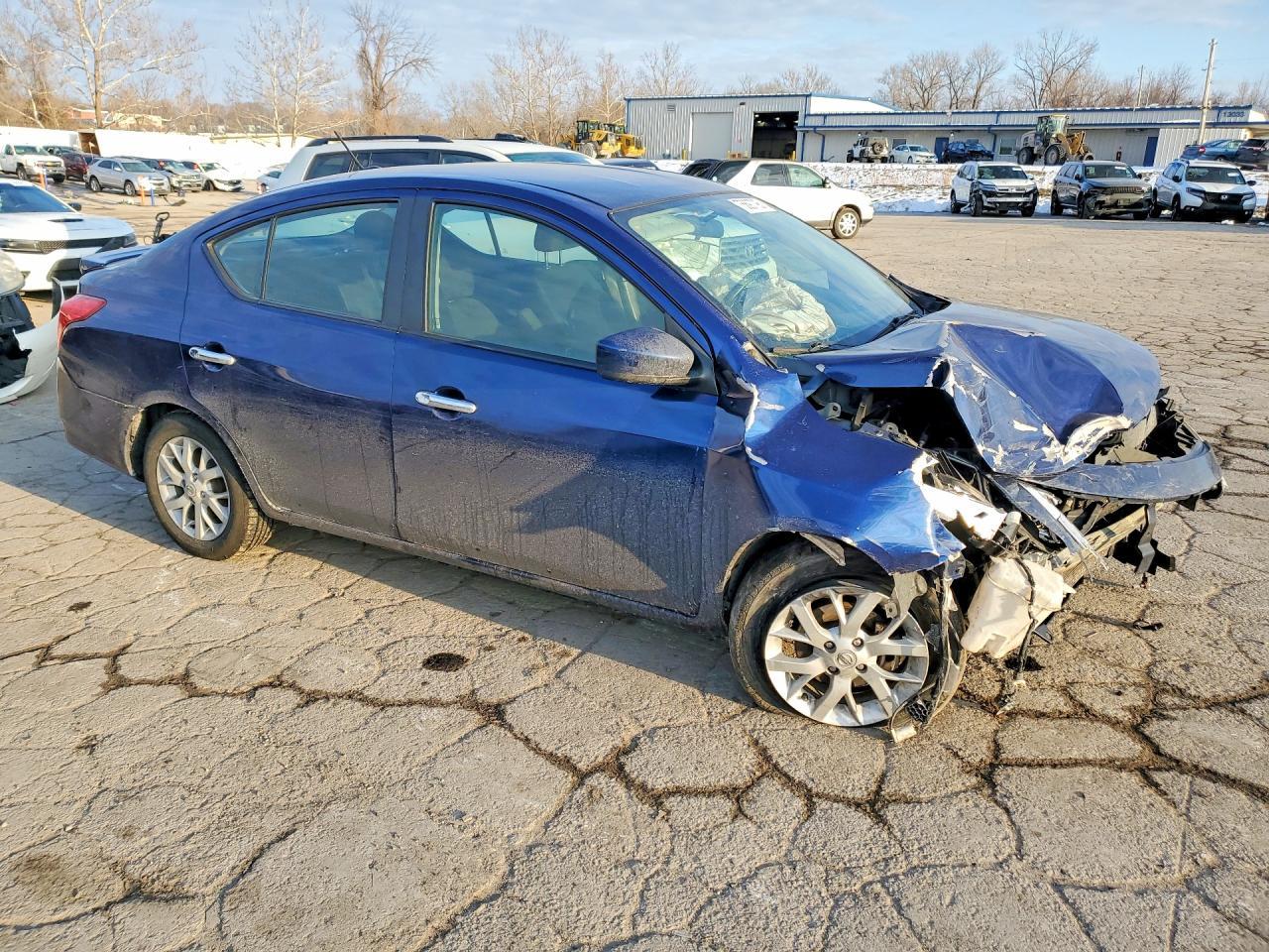 2018 Nissan Versa Sv - Image 4