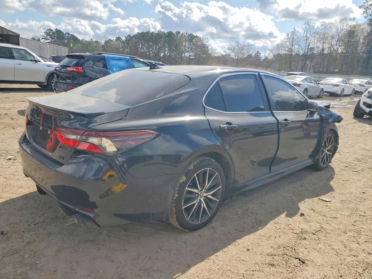 2023 Toyota Camry Se - Image 3