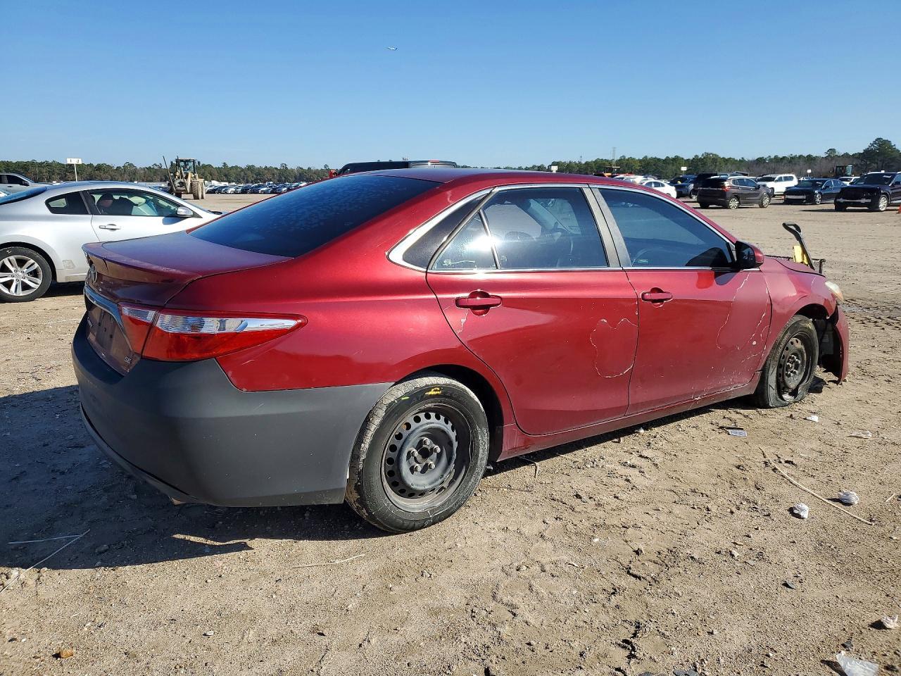 2015 Toyota Camry Le - Image 3