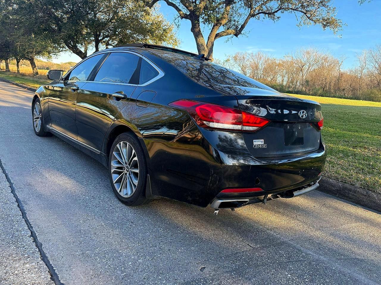 2016 Hyundai Genesis 3.8L - Фото 3