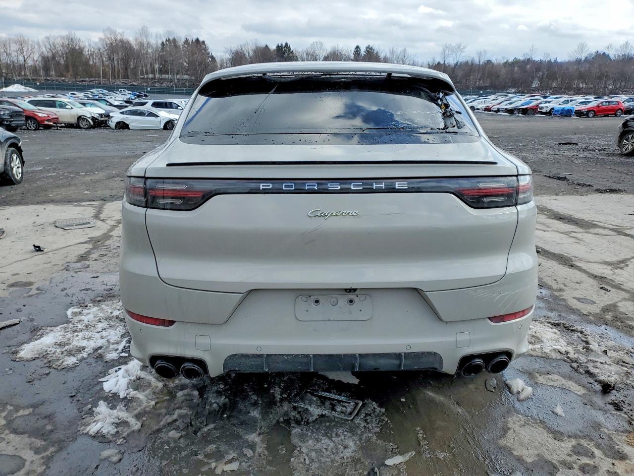 2022 Porsche Cayenne E Hybrid Coupe - Image 6