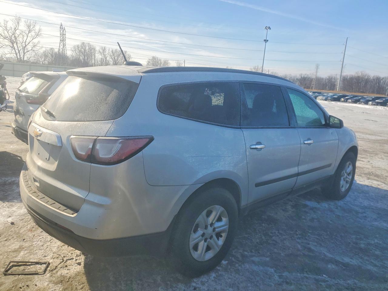 2017 Chevrolet Traverse Ls - Фото 3