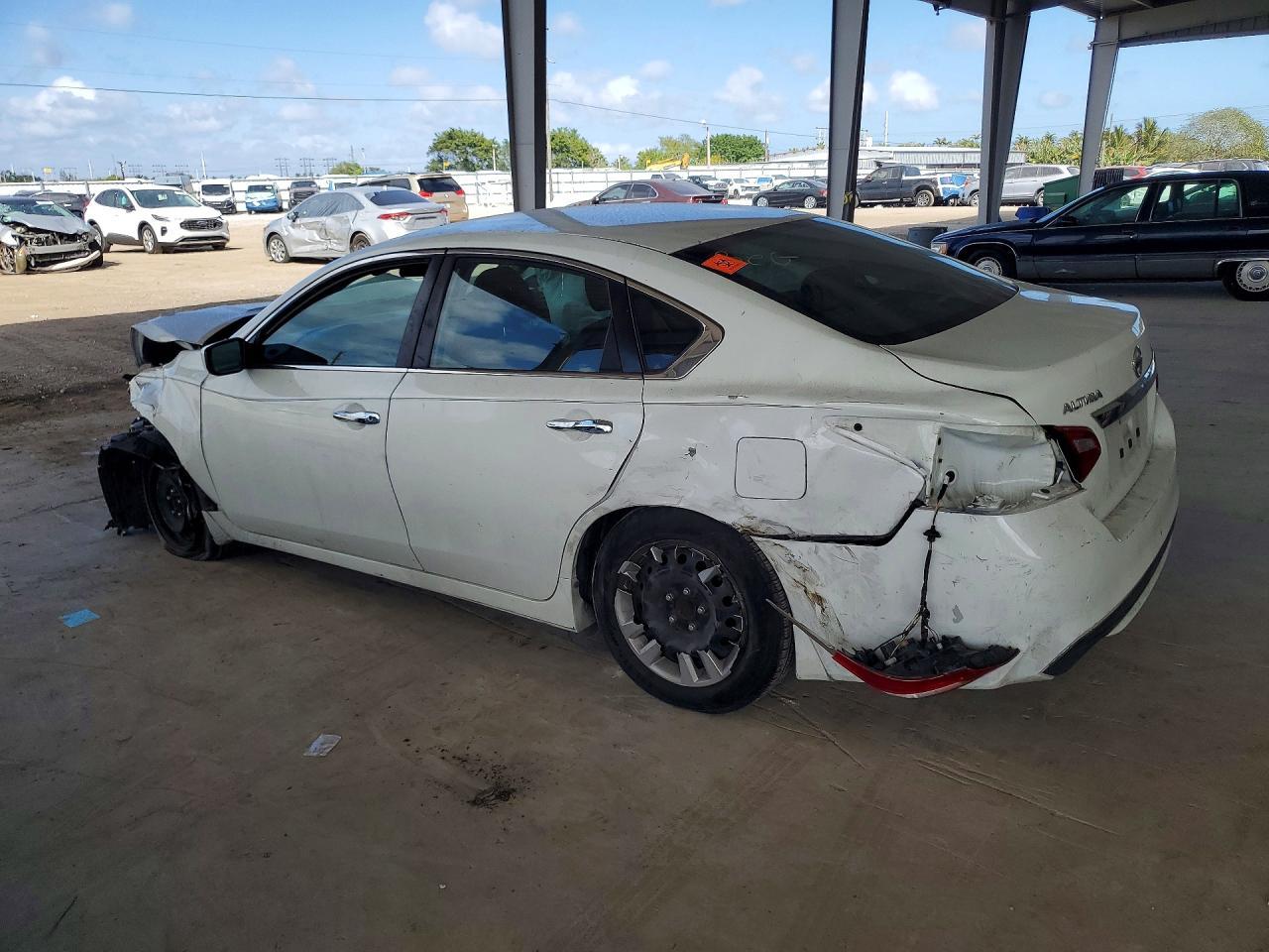 2016 Nissan Altima 2.5 S - Фото 2