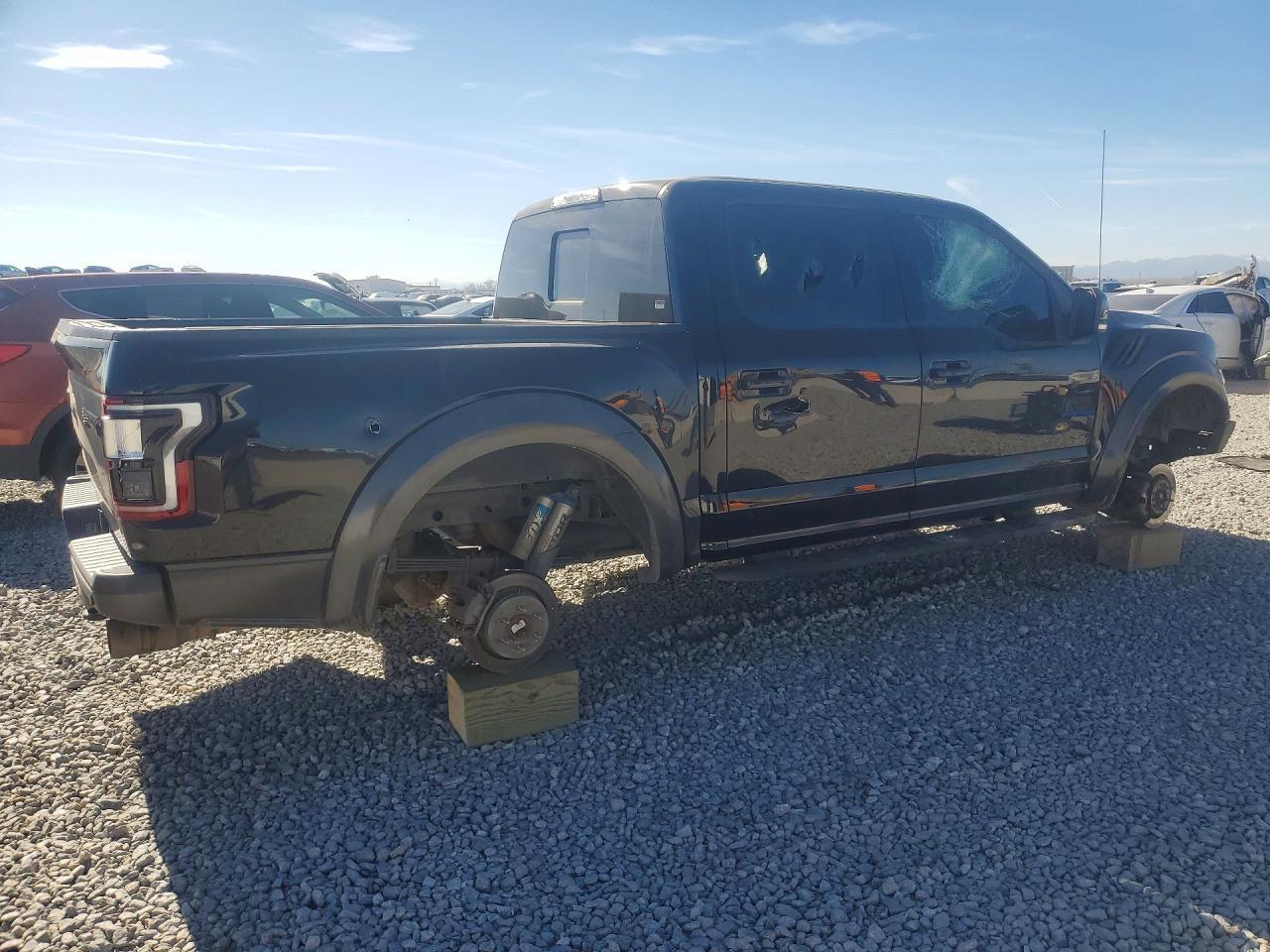 2017 Ford F150 Raptor - Фото 3