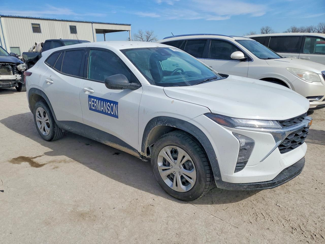2025 Chevrolet Trax Ls - Фото 4