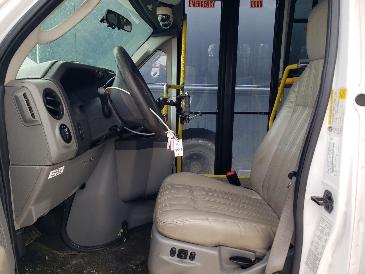 2019 Ford Econoline E-350 - Wheelchair Shuttle Bus ** Prior Fleet ** - Фото 5