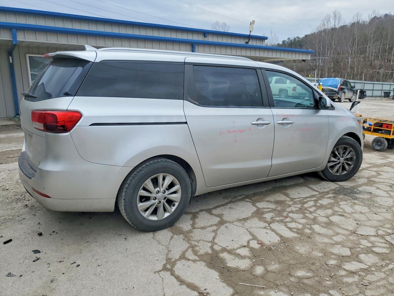 2016 Kia Sedona Lx - Фото 3