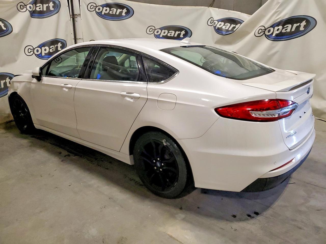2020 Ford Fusion Se - Фото 2