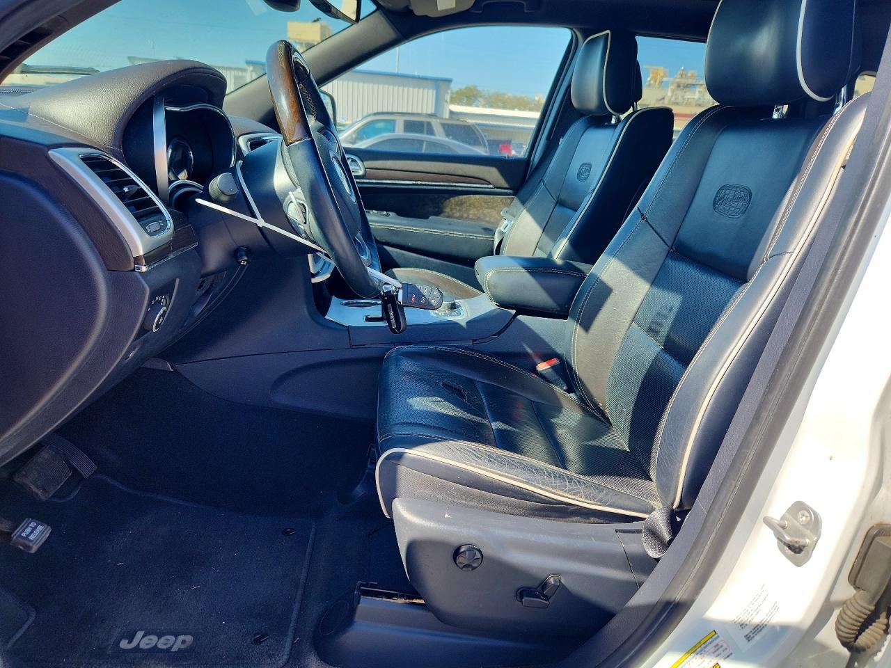 2014 Jeep Grand Cherokee Overland - Image 7