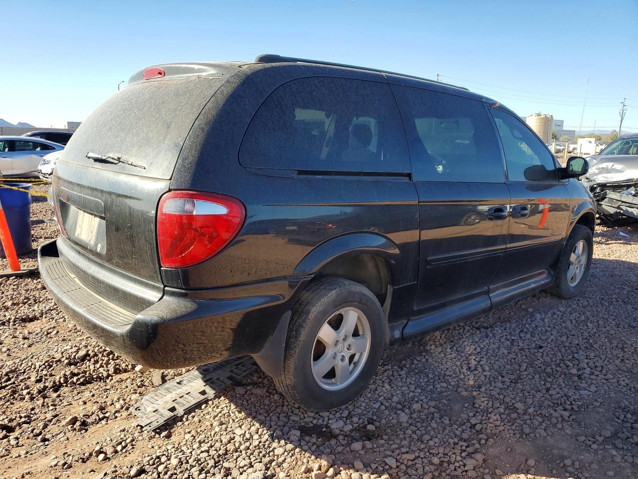 2005 Dodge Grand Caravan Sxt - Image 3