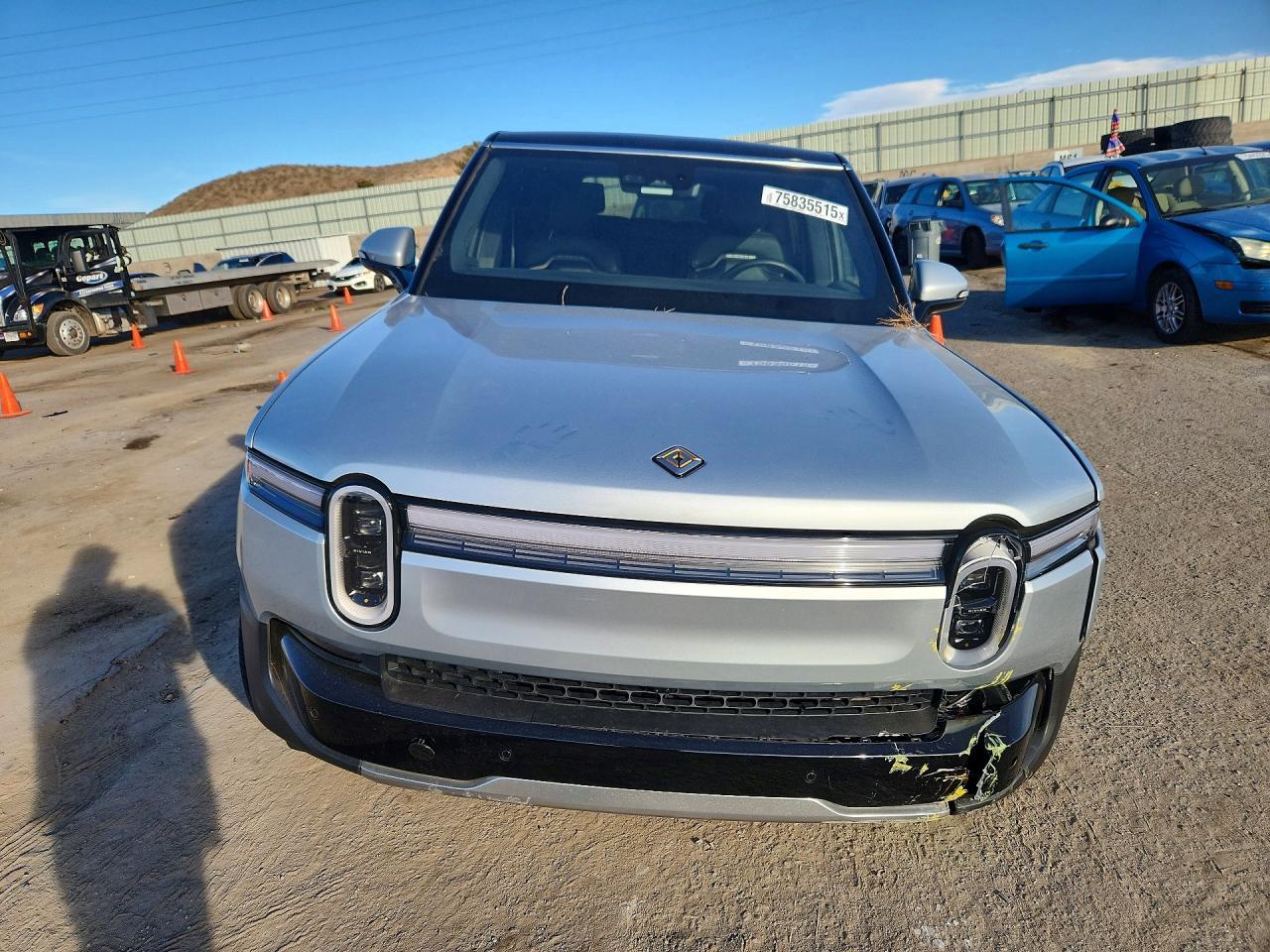 2025 Rivian R1S Adventure - Фото 5