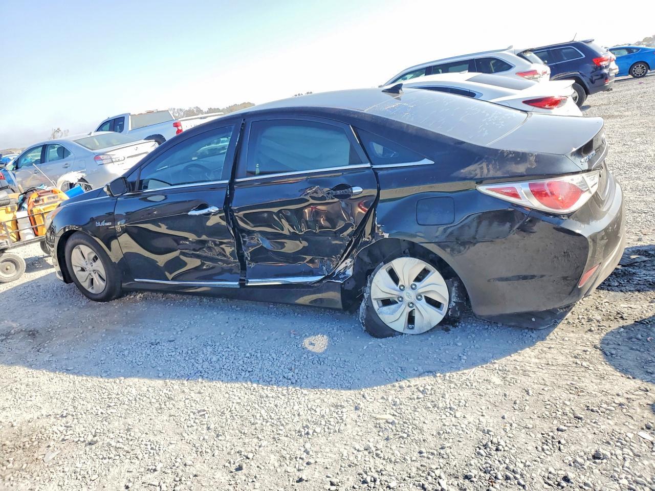 2015 Hyundai Sonata Hybrid - Image 2