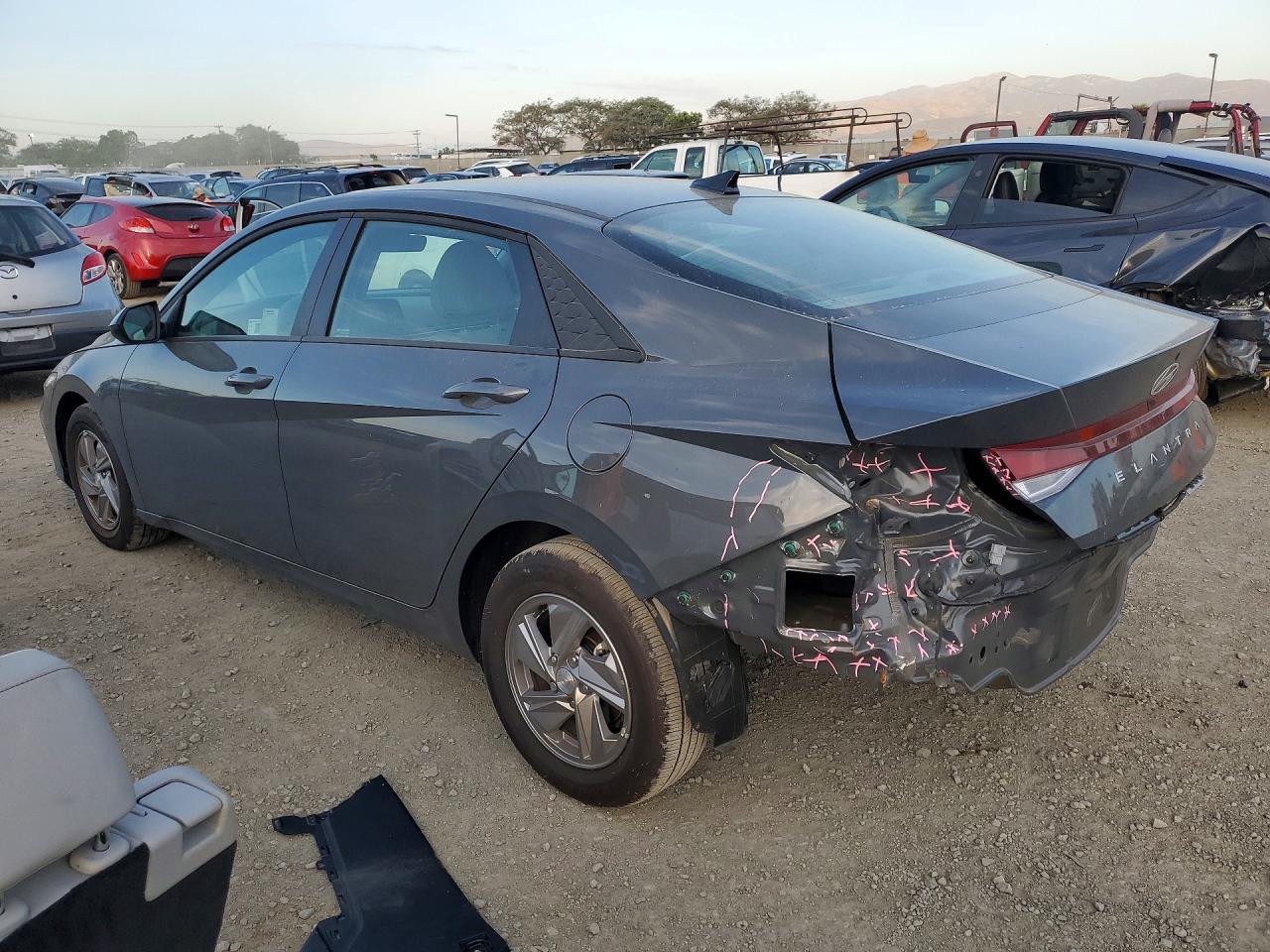 2025 Hyundai Elantra Se - Image 2