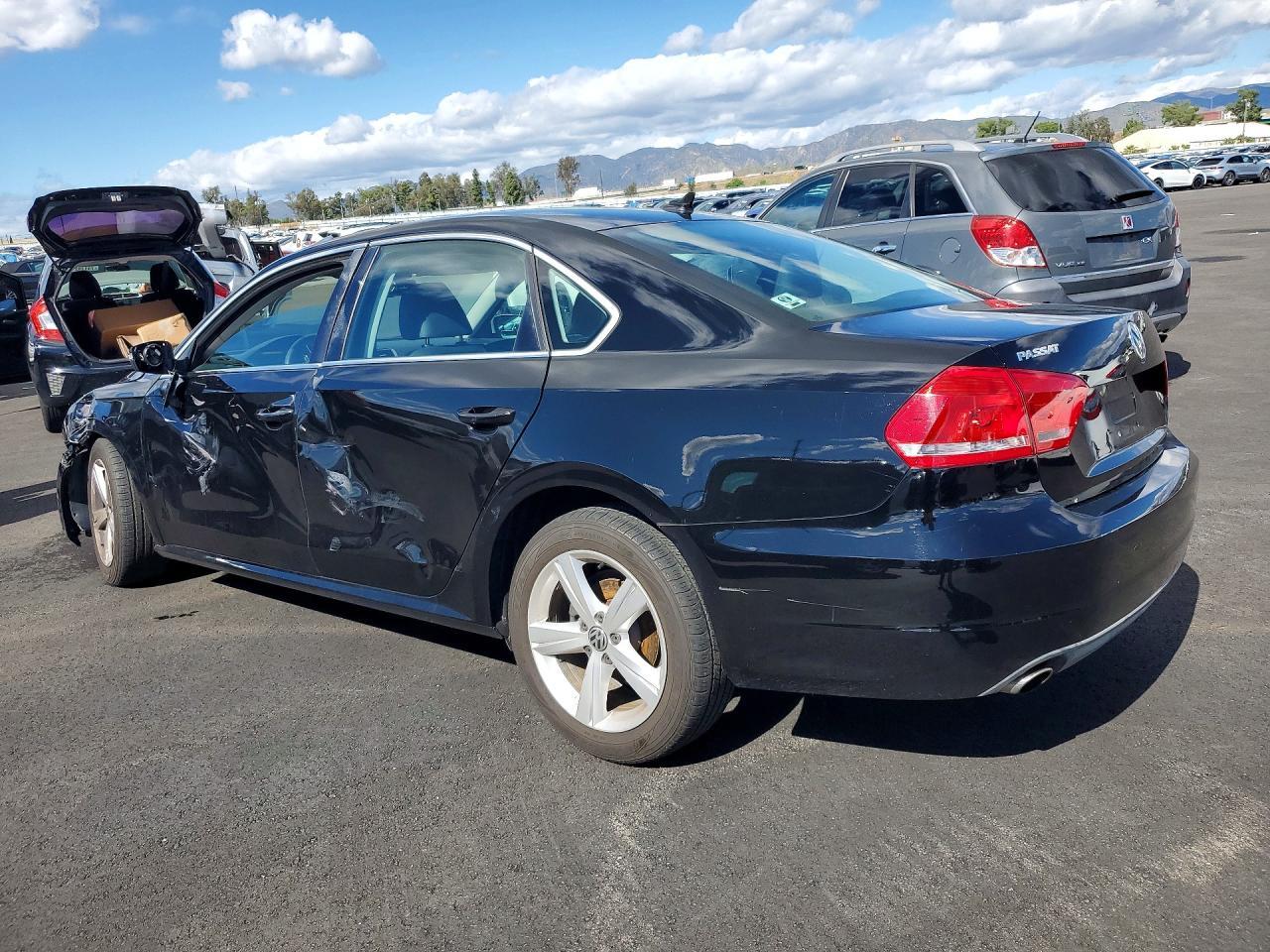 2013 Volkswagen Passat Se - Image 2