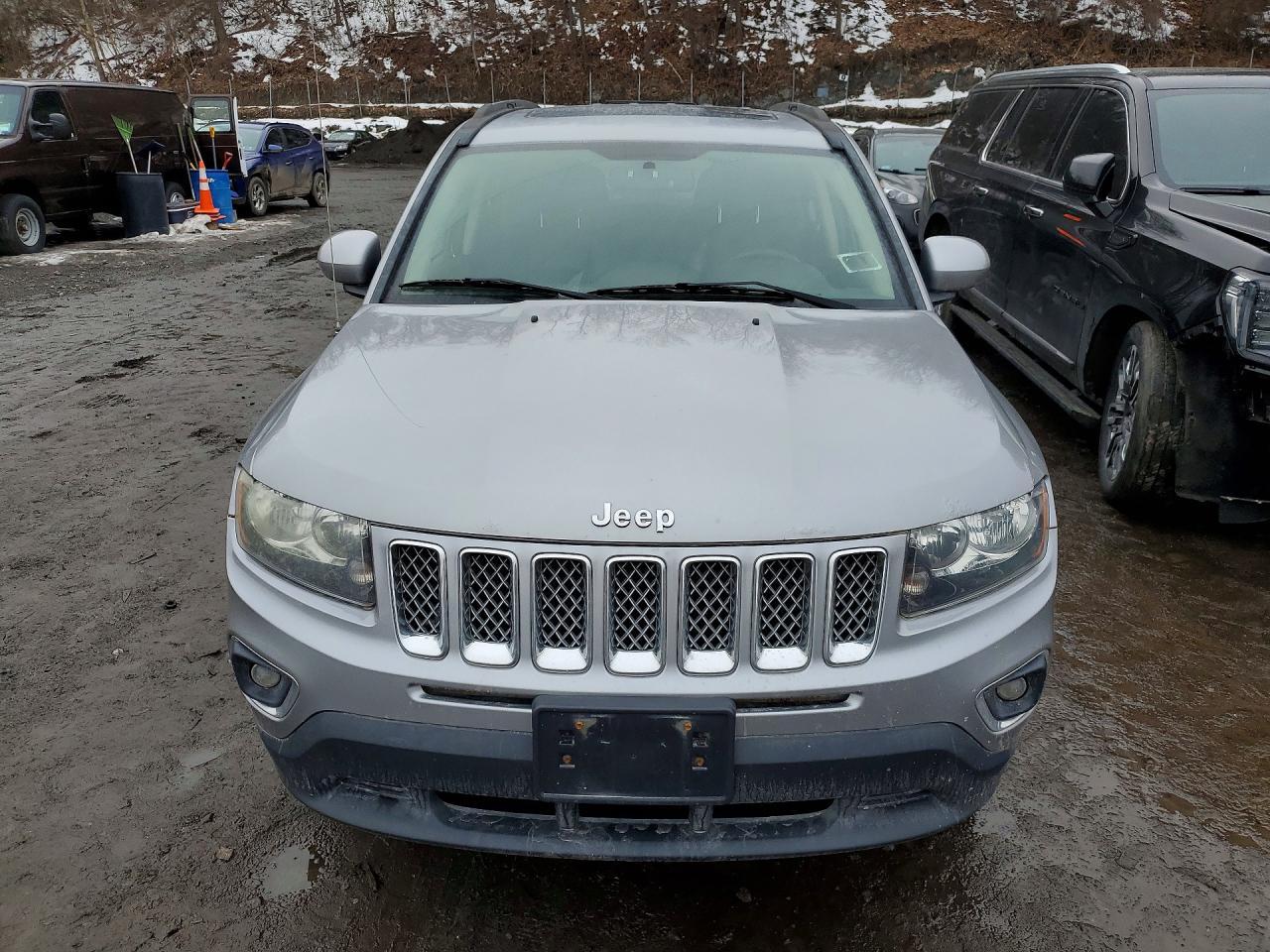 2015 Jeep Compass Latitude - Image 5