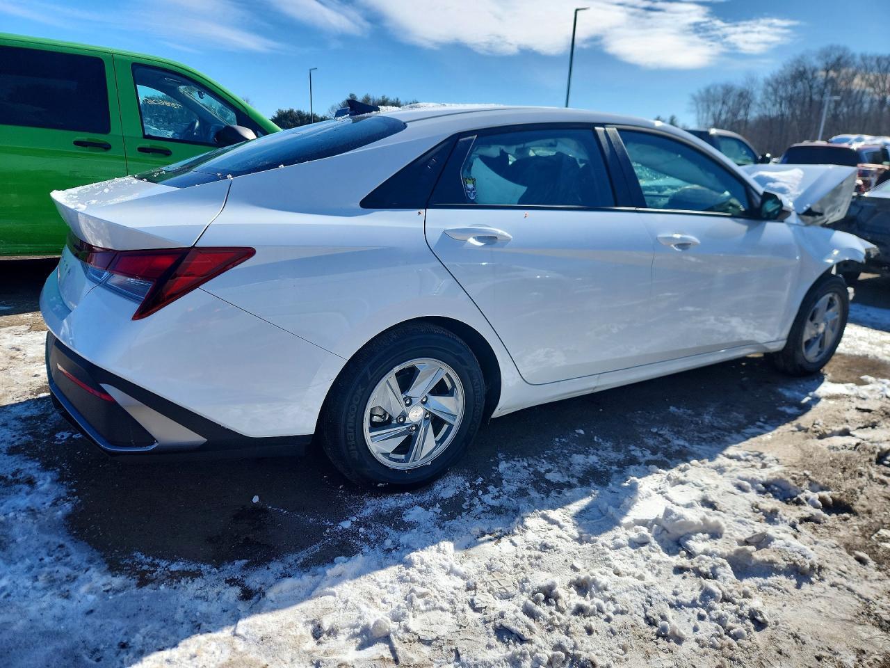 2025 Hyundai Elantra Se - Image 3