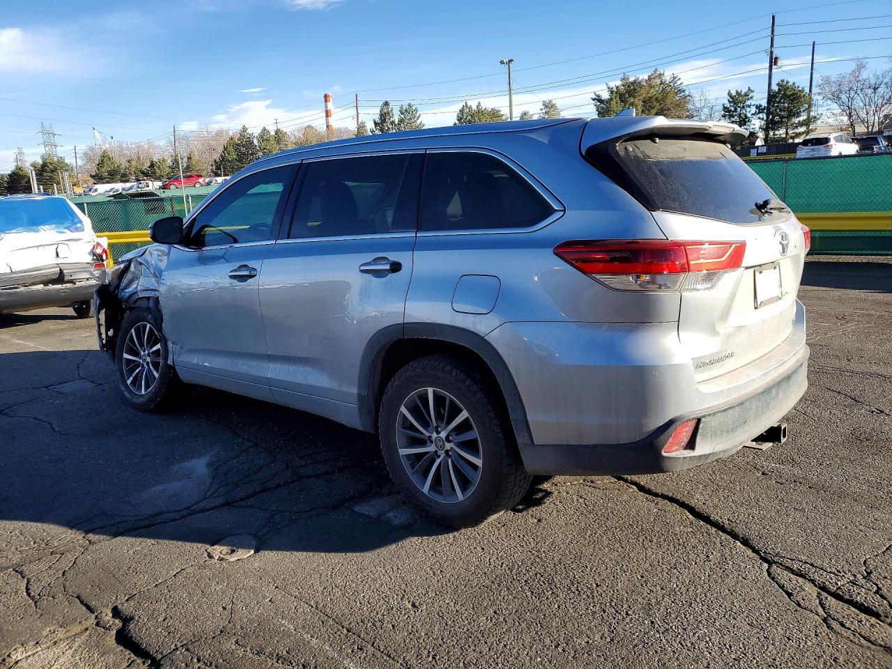 2017 Toyota Highlander Xle - Фото 2