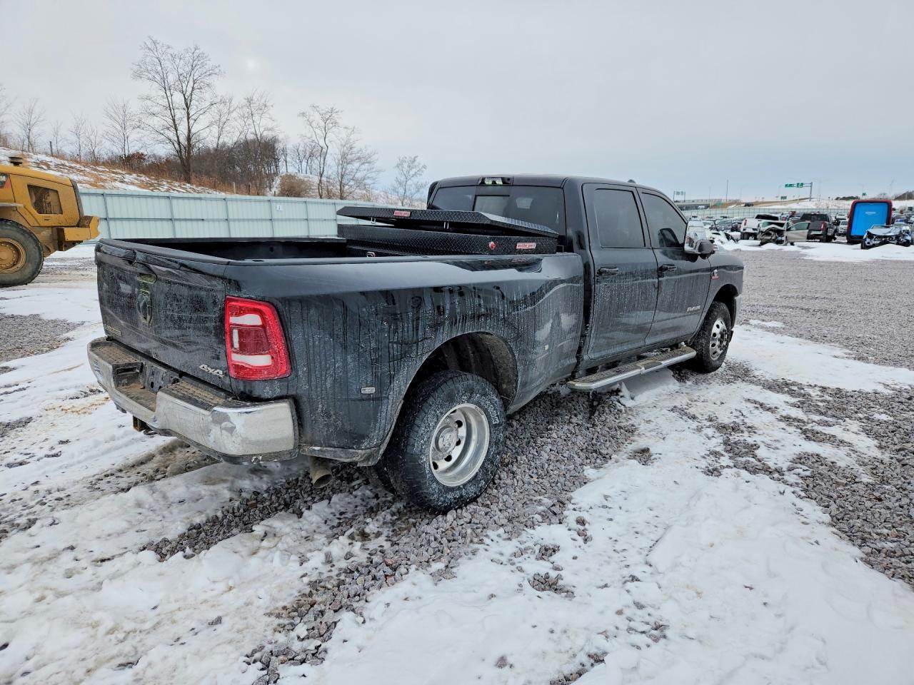 2024 Ram 3500 Laramie - Фото 3
