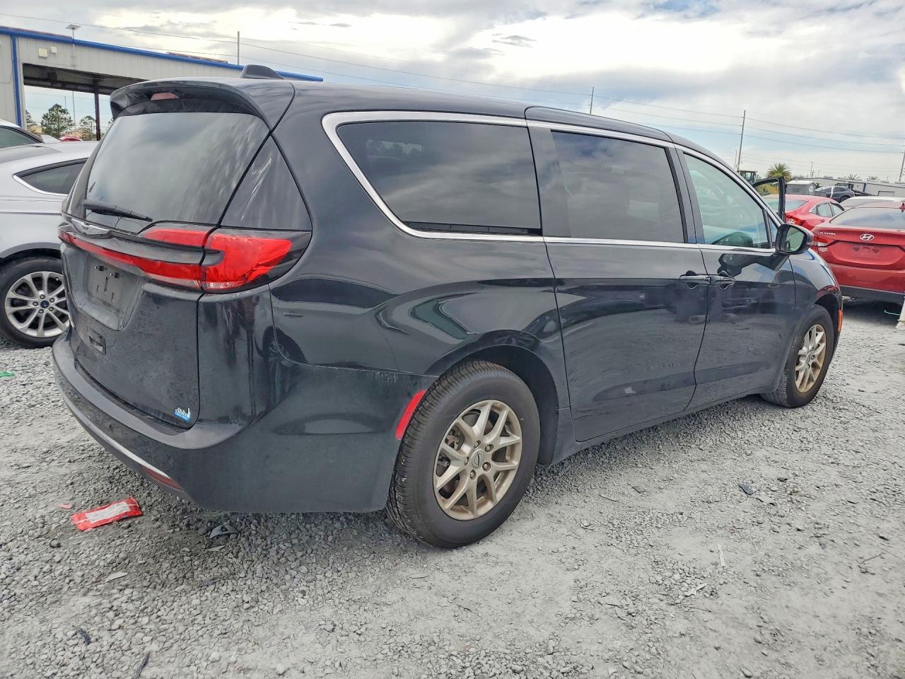 2024 Chrysler Pacifica Touring L - Фото 3