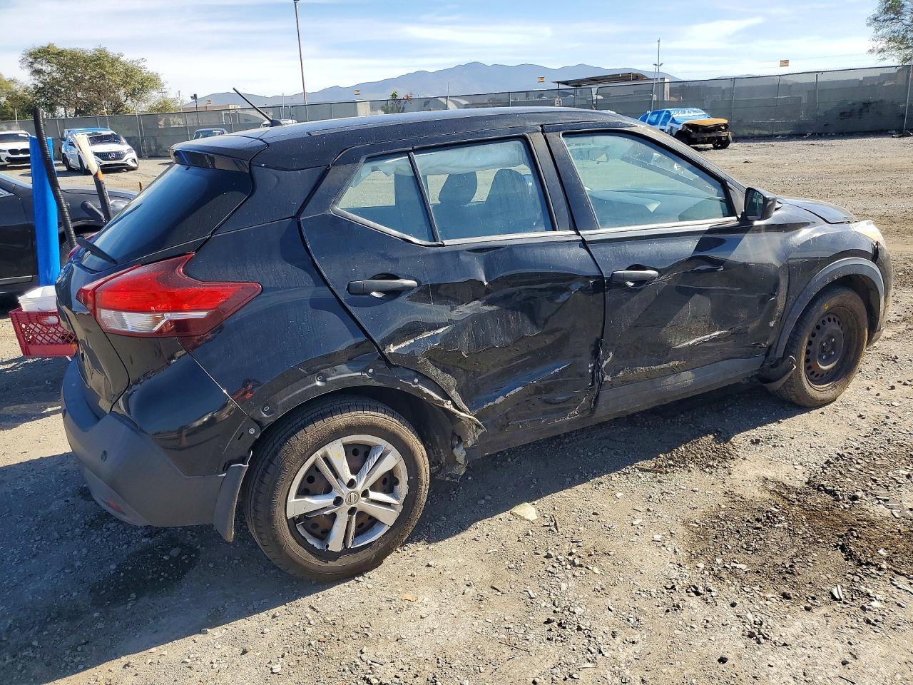 2020 Nissan Kicks S - Фото 3