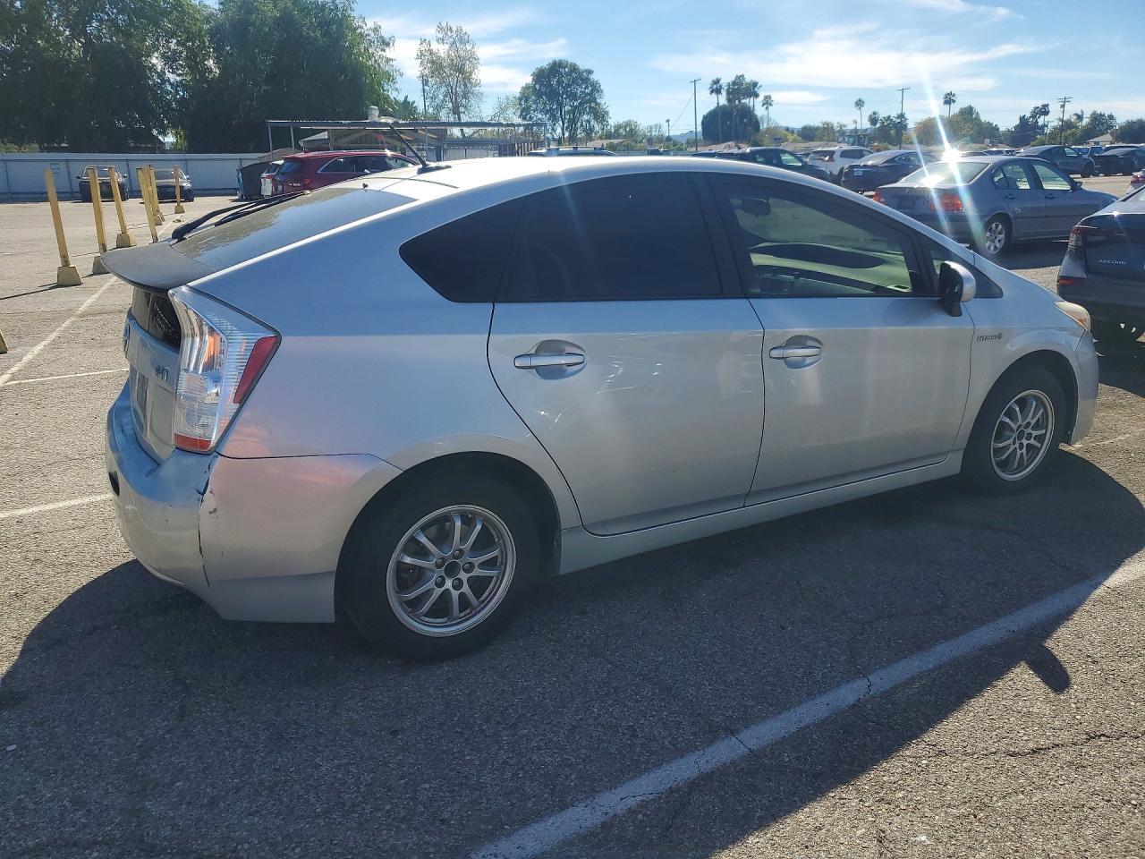 2010 Toyota Prius Iii - Image 3