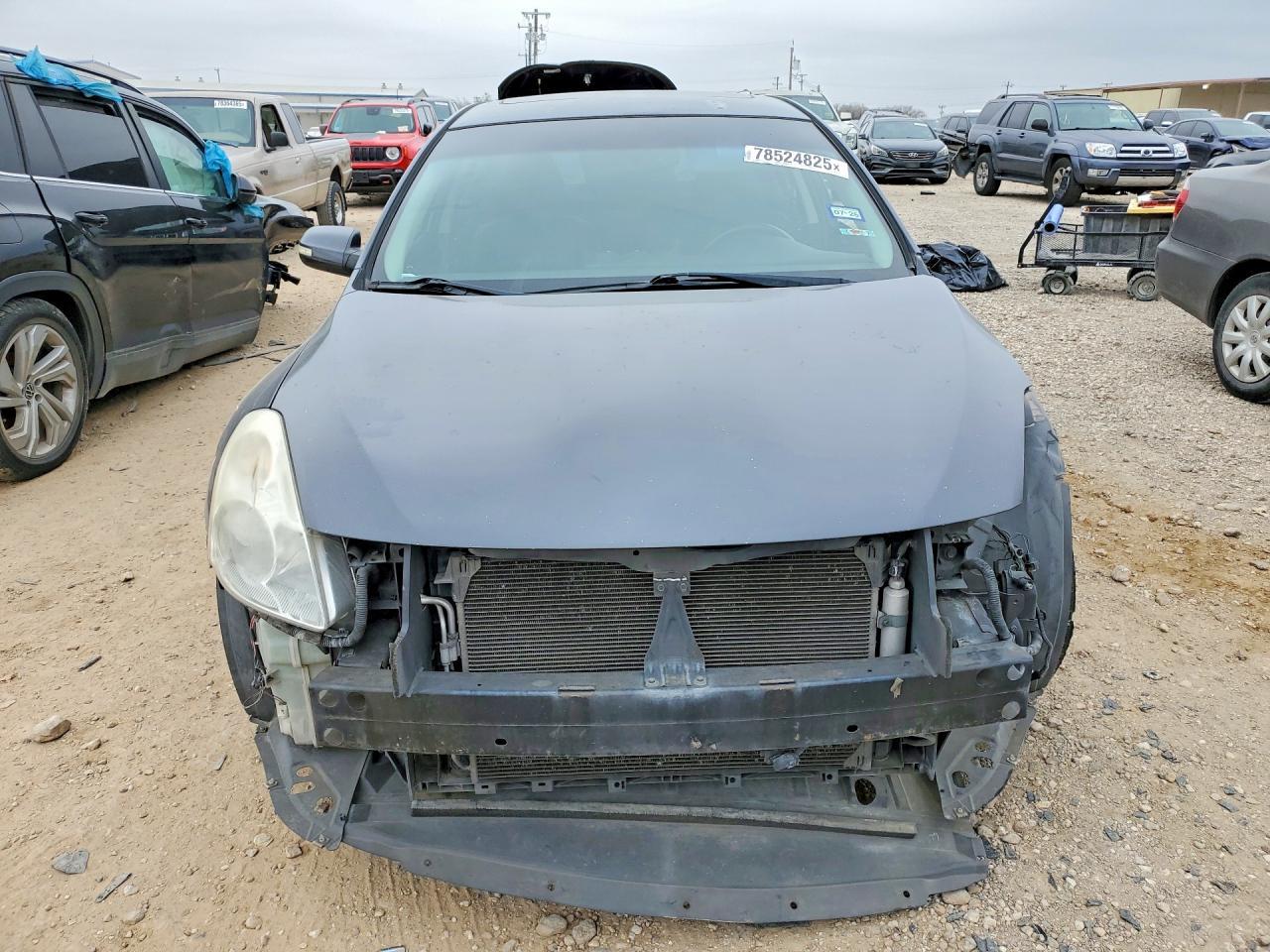 2010 Niss Altima - Image 5