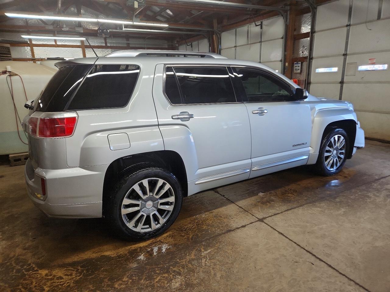2016 GMC Terrain Denali - Image 3