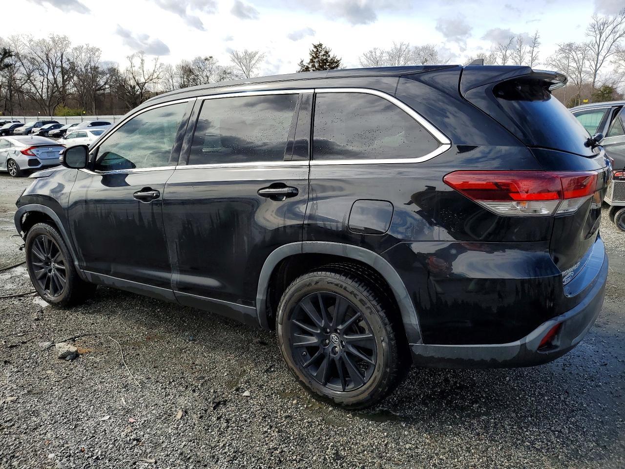 2019 Toyota Highlander Se - Фото 2